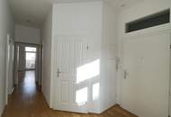 Stilvolle Altbauwohnung mit Balkon in ruhiger Innenhoflage!