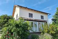 Großzügiges Ein- bis Zweifamilienhaus mit großem Garten in ruhiger Siedlungslage