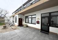 Viel barrierefreier Wohnraum, Platz für gemeinsame Werte und Indoor-Pool // Much barrier-free living-space, room for shared values, and indoor pool //
