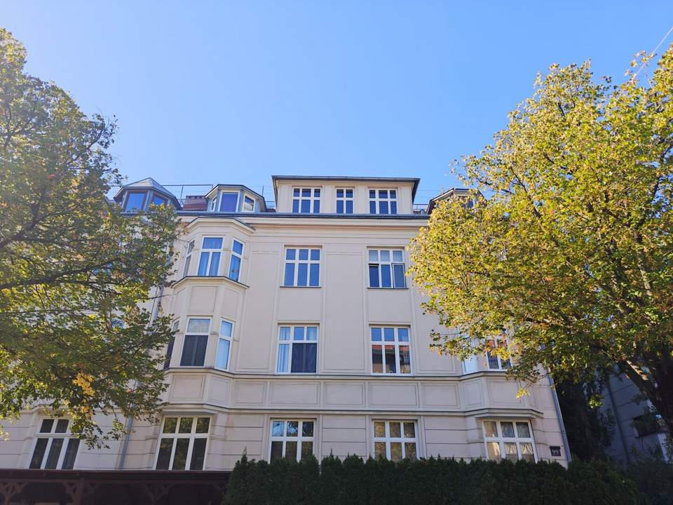 Nähe Hugo-Wolf-Park: Charmante Altbauwohnung mit Erker + Gegliederte Fassade + zentraler Grundriss + Familien- und WG-Geeignet