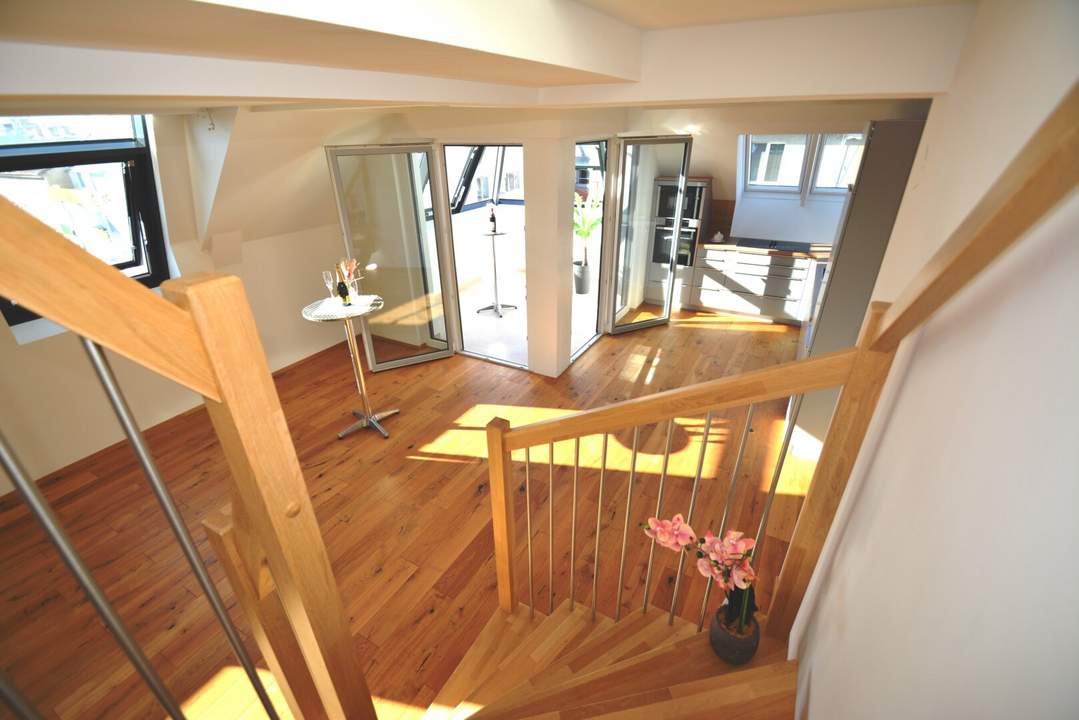 Hauptbahnhof und U1 Nähe - Erstbezug! Exklusive DG Wohnung mit Fernblick