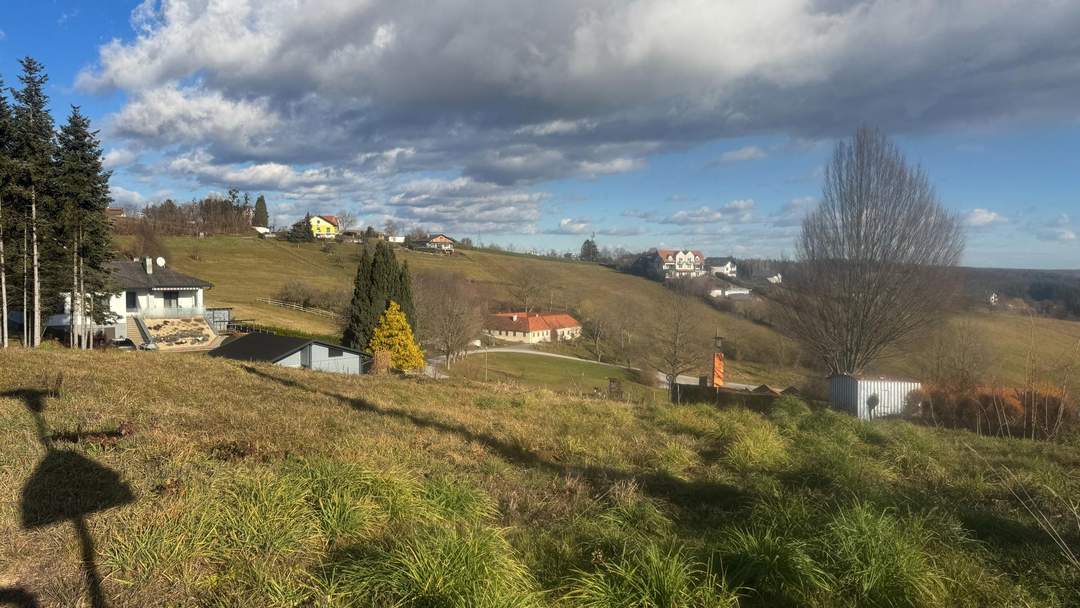 sonniges Grundstück am Golfplatz