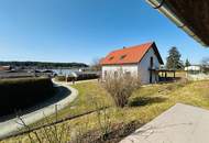 Sonniges Ferienhaus mit Seeblick auf schönem Grundstück - sanierungsbedürftig