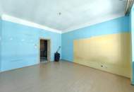 + Rohdiamant + Sanierungsbedürftige Altbauwohnung + perfekte Infrastruktur