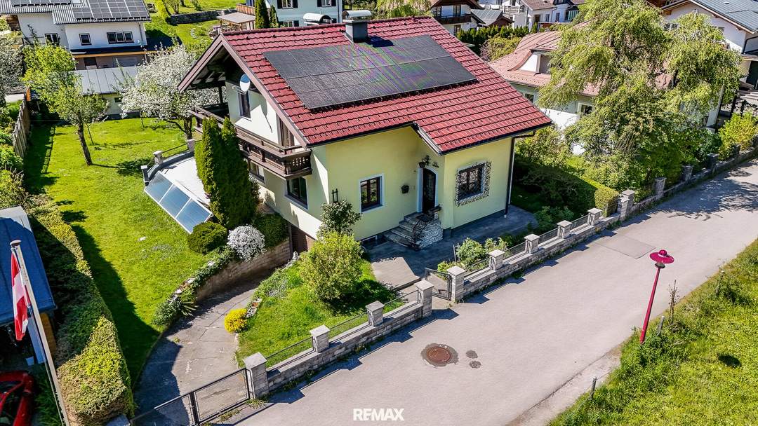 Umfangreich saniertes Einfamilienhaus mit 4 Garagen in sonniger Ruhelage von Rettenbach/Bad Ischl