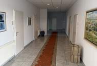 Bürogebäude nahe Haubiversum – Arbeiten mit Ötscherblick