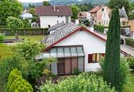 Liebenswertes Haus mit liebevoll gestaltetem Blumengarten, Garage und Keller