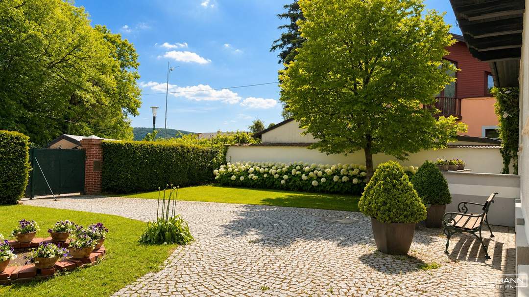 NEULENGBACH | Revitalisierte Landhausvilla mit Stil und Flair auf traumhaften 992 m² großem Grundstück | Pool | ZELLMANN IMMOBILIEN