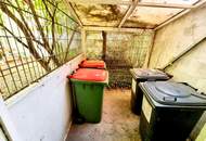 Stark reduziert - Stylischer Wohntraum im Dachgeschoss! Frisch saniert + Ruhelage + Traumhaftes Altbauhaus + Hofseitige Terrasse + U-Bahn ums Eck + Beste Infrastruktur und Anbindung!