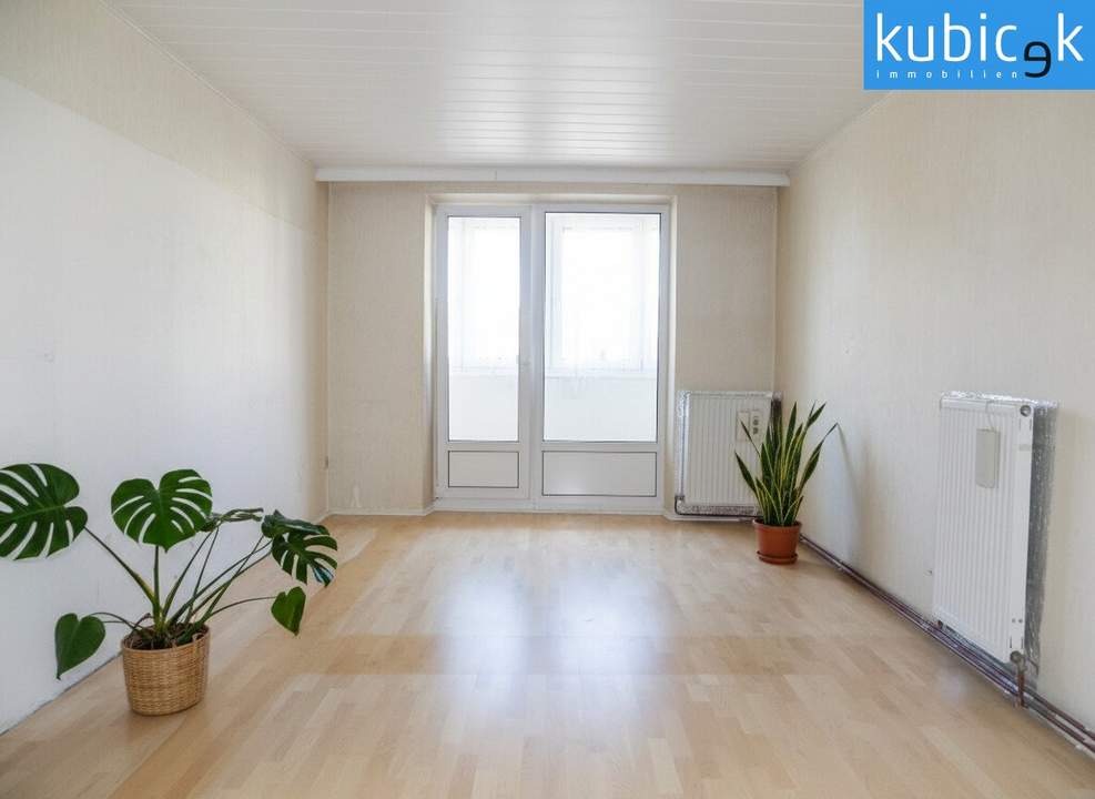 Zentral begehbare 2 Zimmerwohnung mit verglastem Loggiaverbau zwischen U3 &amp; U6