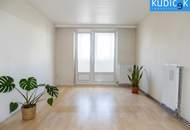 Zentral begehbare 2 Zimmerwohnung mit verglastem Loggiaverbau zwischen U3 &amp; U6