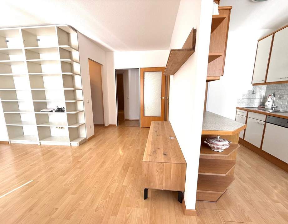 TRAUMHAFT SONNIGE 2-ZIMMER-DACHGESCHOSS-WOHNUNG IM GRÜNEN
