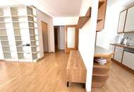 TRAUMHAFT SONNIGE 2-ZIMMER-DACHGESCHOSS-WOHNUNG IM GRÜNEN