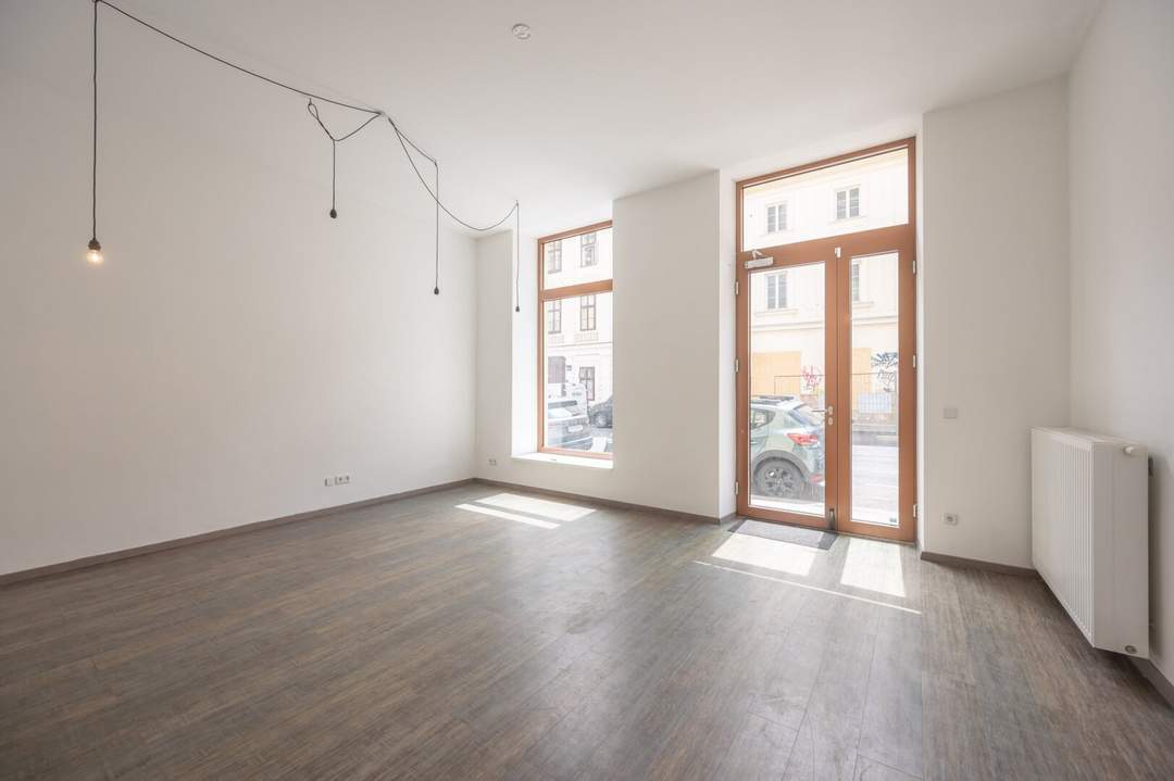 Burggasse: entzückender Shop, Atelier-/Büro- oder Studiogemeinschaft - rd. 100 m² Gewerbefläche mit Innenhof Terrasse - keine Gastronomie!