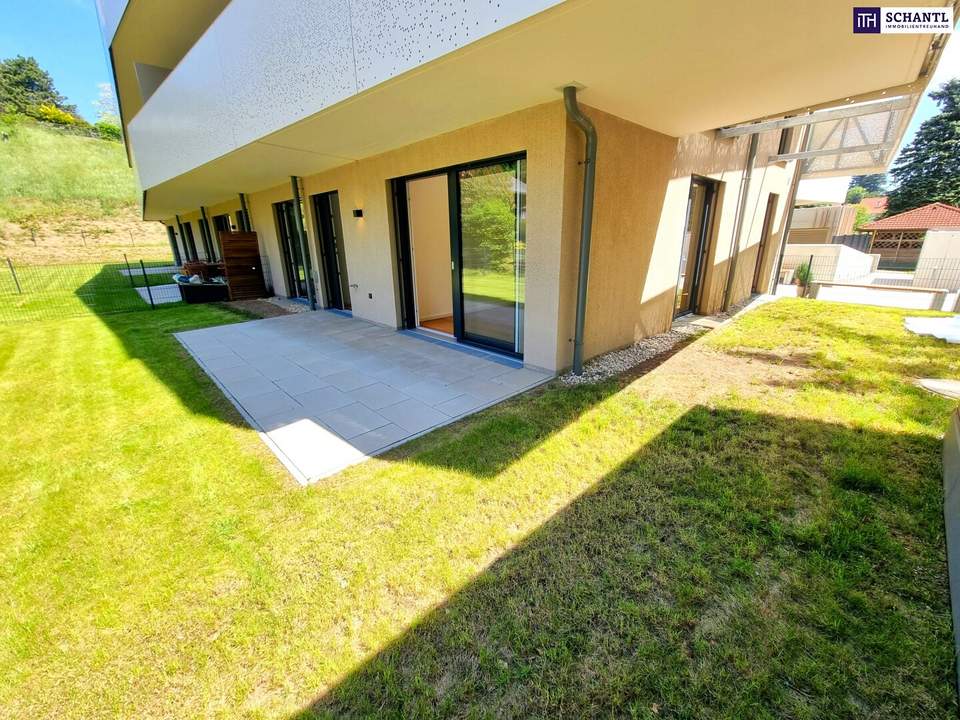 Barfuß ins Gras. Direkt vom Wohnzimmer aus. Den Sommer bereits im eigenen Garten verbringen! TOP Neubauwohnung mit viel Freiraum! Traumhafter Eigengarten + 3 Zimmer + Grün wohin das Auge reicht + Luftwärmepumpe!
