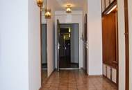 Eleganter "Retro-Style" - Großzügige, sonnige, ruhige Wohnung mit Süd-Loggia! 2 Garagenplätze!