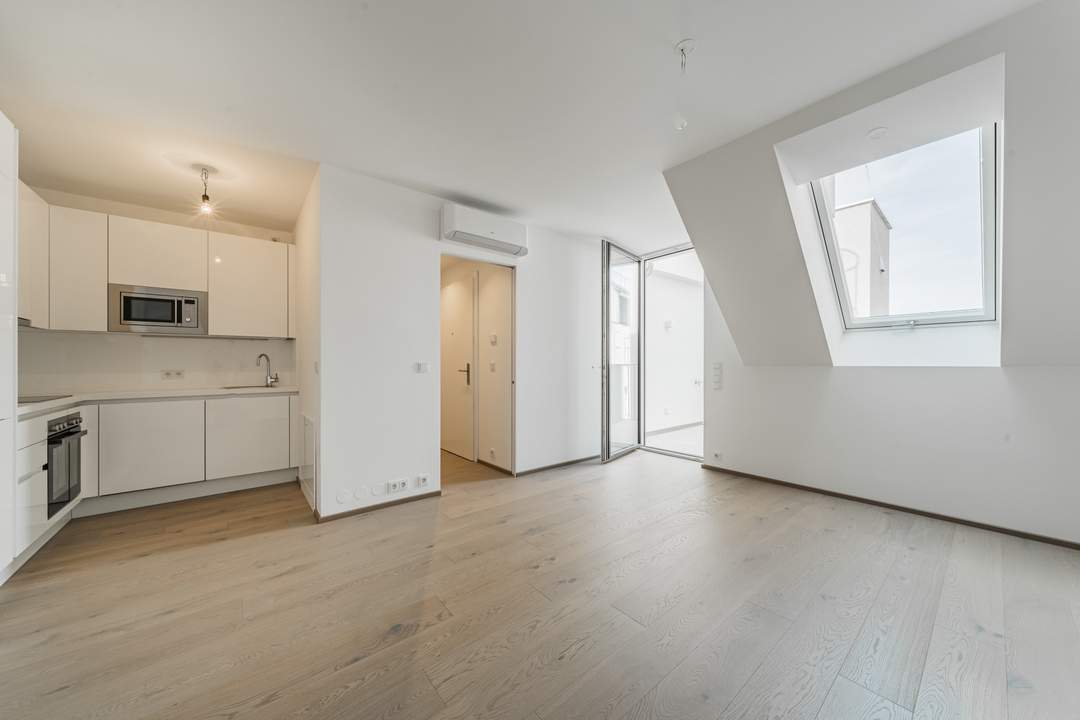 Moderne 2 Zimmer-Dachgeschosswohnung mit Balkon in zentraler Lage-ZWEITBEZUG