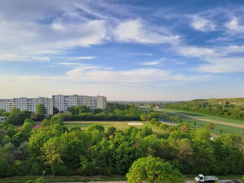 NEUER PREIS! SEHR GUTE INFRASTRUKTUR, GERÄUMIG & SCHÖNER AUSBLICK
