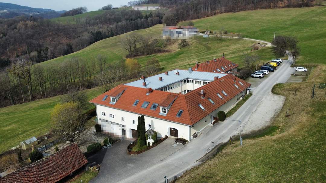 Charmante Wohnung im stadtnahen Vierkanthof mit atemberaubendem Ausblick und einzigartiger Lage!