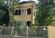 Verborgenes Juwel: Sanierungsbedürftige Stadtvilla in Traumlage mit Potenzial!