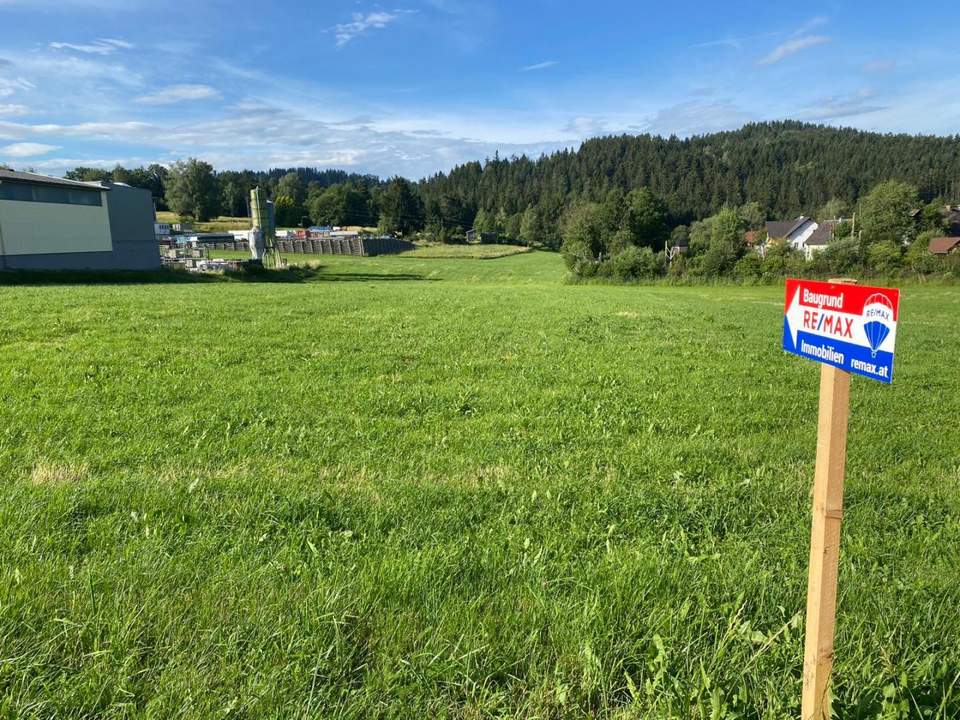 *** Attraktives ca. 8.000 m² erschlossenes Betriebsbaugrundstück von Haslach an der B38! ***