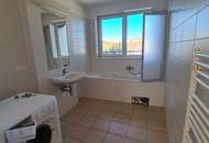 Herrliche Dachgeschosswohnung mit großer Terrasse - Nähe Krottenbachstraße!