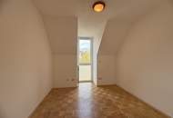 *** Stadtnah & absolut ruhig: 102,5 m² im 2. OG mit 4 Zimmern, Carport und Entwicklungspotenzial für deine Visionen ***