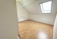 Wohnkomfort! Modernisiertes Einfamilienhaus auf Doppelgrundstück in Lassee, Garten, Carport &amp; Salzwasserpool!