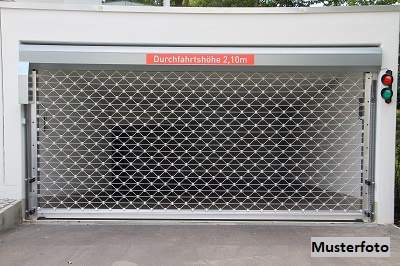 Funktionales Garagen- und Lagergebäude mit 2 Garagen und überdachtem Baucontainer