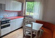 Renovierungsbedürftige 4 Zimmer Wohnung mit Loggia