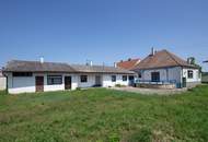 Ein - Mehrfamilienhaus mit Zusatzgebäude und Garagen