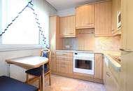 Voll möblierte, gepflegte, bezugsfertige Wohnung mit PKW-Abstellplatz in zentrumsnaher ruhiger Lage!