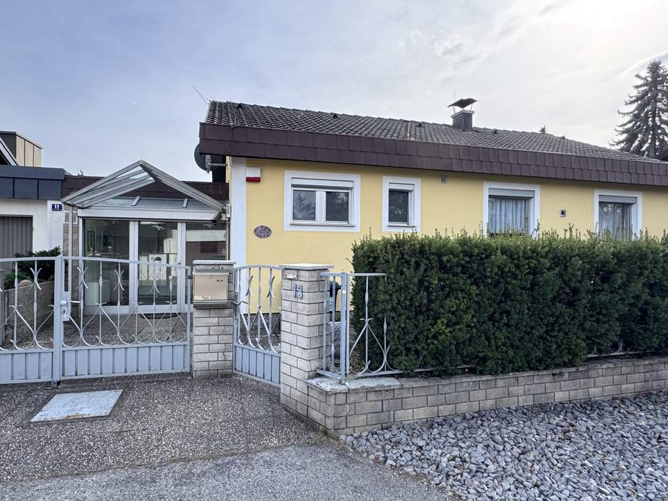 Ruhelage: Gepflegter Bungalow mit Wintergarten