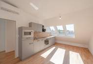 ++NEU++ Hochwertige 2-Zimmer DG-Wohnung mit zwei Balkonen, Ruhelage im Hof!