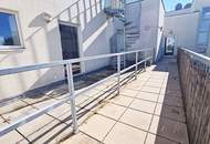TERRASSENHIT, UNBEFRISTET, 84 m2 Dachgeschoß mit 64 m2 Terrasse, Wohnküche, 2 Zimmer, Wannenbad, Parketten, Fernblick, Holbeingasse