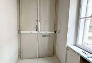 Hofseitiges Ruhiges zwei Zimmer Altbaubüro 58m²!