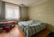 Einfamilienhaus mit großem Grundstück und Nebengebäuden