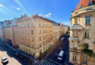 HELL UND SEHR GROSSZÜGIG - HOCHWERTIG SANIERTE 5-ZIMMER-WOHNUNG MIT BALKON IM 5. LIFTSTOCK