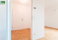 Hochwertige Erstbezugs-Wohnung mit großem Hof-Balkon und Küche nahe Schönbrunn!