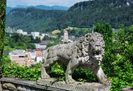Große Villa thronend über Feldkirch mit Baulandreserve