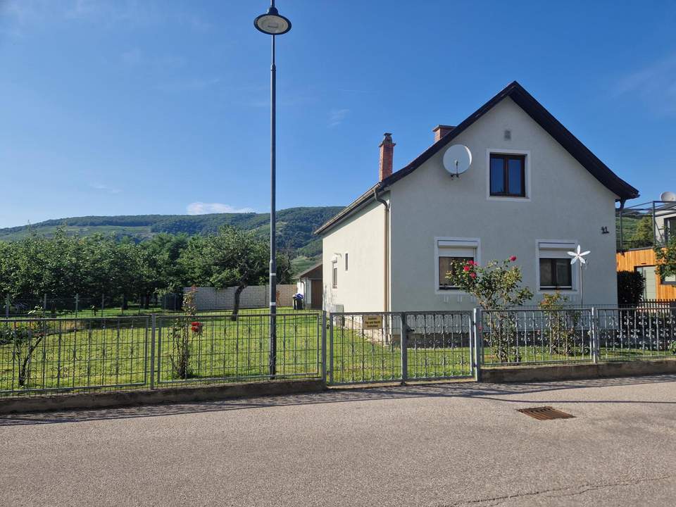 GARTEN- UND OBSTLIEBHABER AUFGEPASST - LIEBEVOLLES LANDHAUS FÜR ZWEI PERSONEN MIT GROSSEM GRUNDSTÜCK SAMT OBSTBÄUMEN