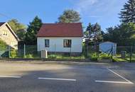 SANIERT: Kleinhaus mit Dachboden auf großem Grundstück in ruhiger Gegend