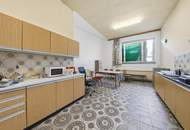 Vielseitige Gewerbe- und Wohnliegenschaft: diverse Hallenflächen, Wohngebäude und ein großzügiges Grundstück!