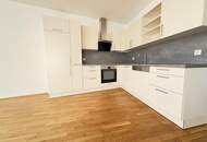 Gepflegte Gartenwohnung mit zwei Zimmern und Außenfläche