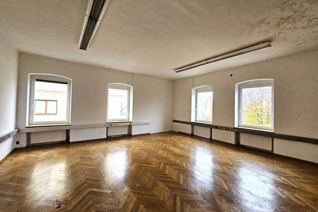2-Raum Büro in historischem, ehemaligen Direktionsgebäude!, Gewerbeobjekt-miete, 792,00,€, 4810 Gmunden