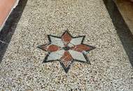 ENTZÜCKENDE MAISONETTE MIT TERRASSE IM KLASSISCHEN ALTBAU