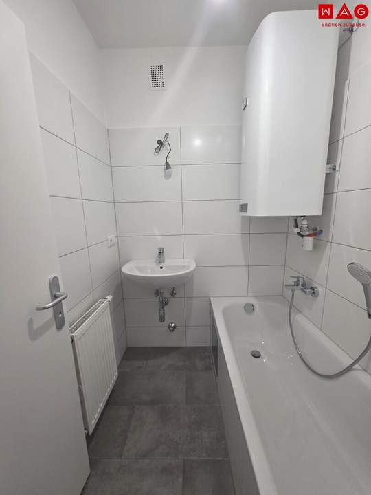 Linz-Bindermichl: Gemütliche 2-Zimmer Wohnung mit Loggia &amp; Parkplatz! Verfügbar ab 01. März 2026!