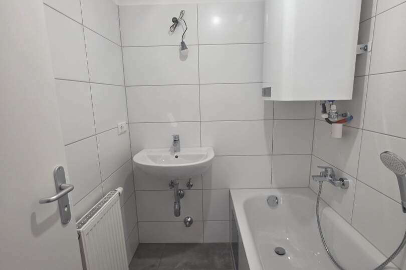 Linz-Bindermichl: Gemütliche 2-Zimmer Wohnung mit Loggia &amp; Parkplatz! Verfügbar ab 01. März 2026!, Wohnung-miete, 708,95,€, 4020 Linz(Stadt)