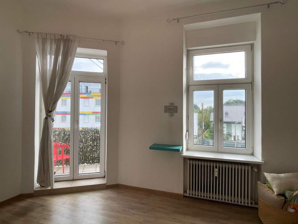 Helle Wohnung mit Balkon und Abstellplatz, 1.OG, 2 Zimmer + Küche - Toppreis!