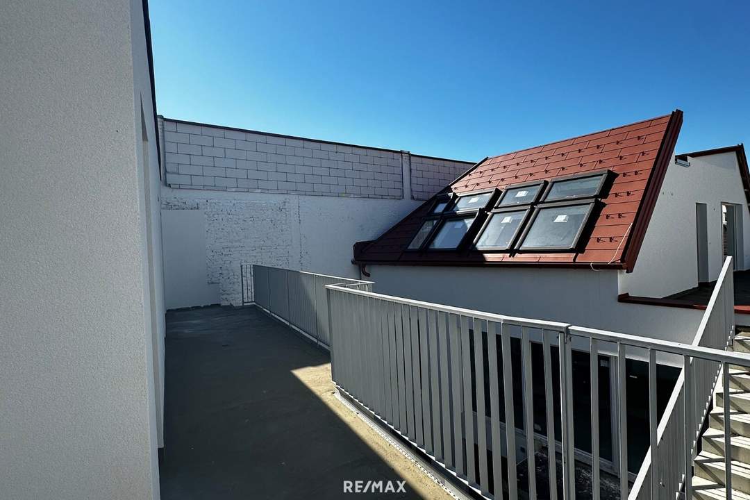 Exklusive 4-Zimmer-Dachgeschosswohnung mit großer Dachterrasse &amp;
